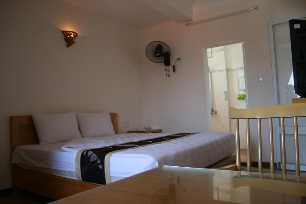 Nhiet Doi Hotel Tuy Hoa Exteriör bild
